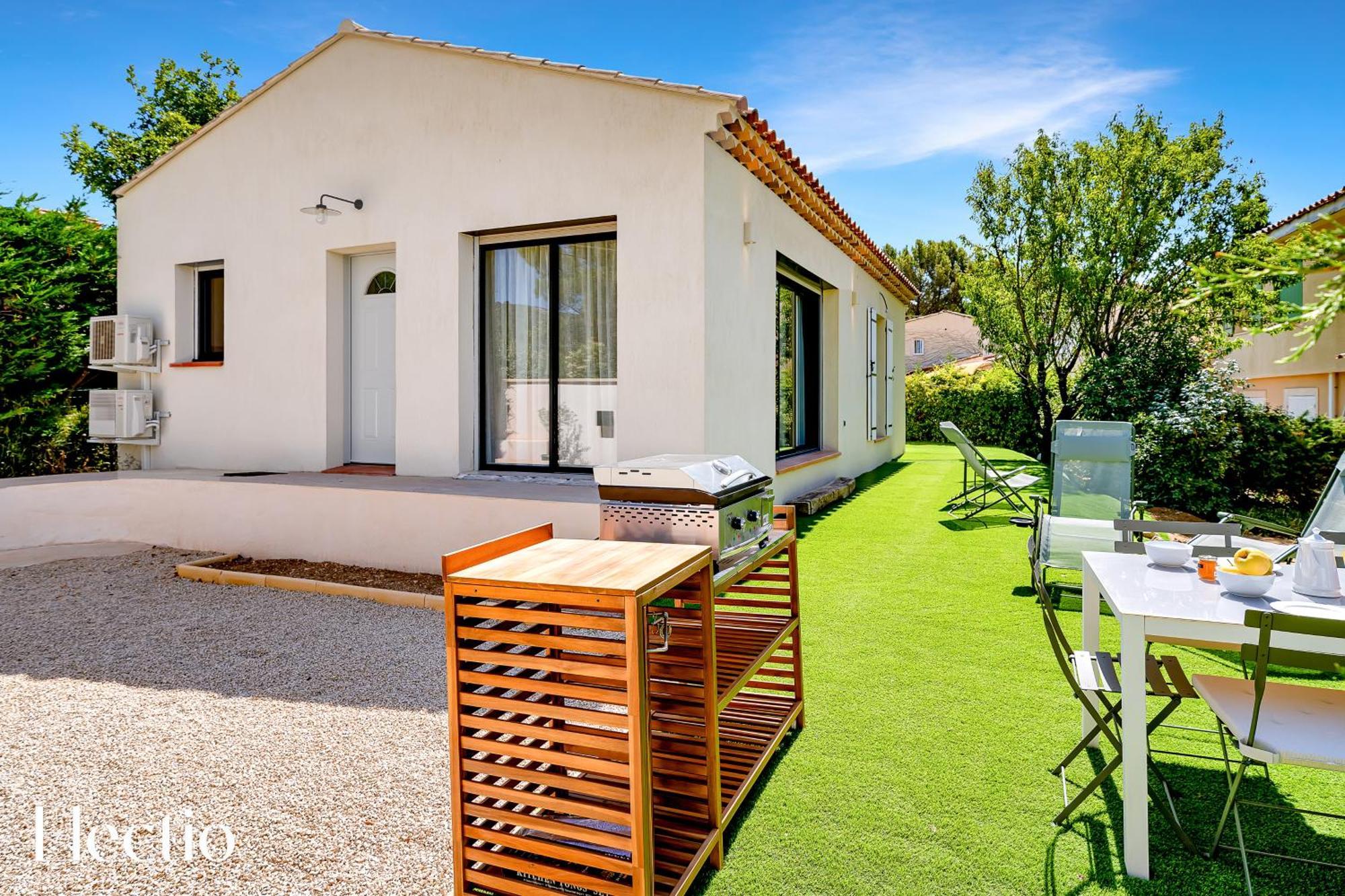 Villa Oliveda - Piscine & Salon Cinema Лурмарин Экстерьер фото